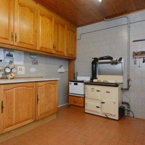 Fabulous Rustic Bungalow, amazing views over Lough Neagh. Short term 4-6 mths, 30 mins Belfast
