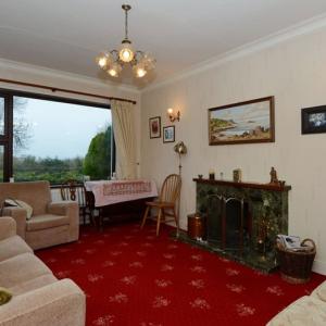 Fabulous Rustic Bungalow, amazing views over Lough Neagh. Short term 4-6 mths, 30 mins Belfast