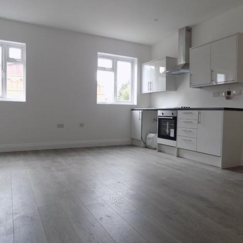Cosy One-Bed Studio Near Leagrave Station - Available Now