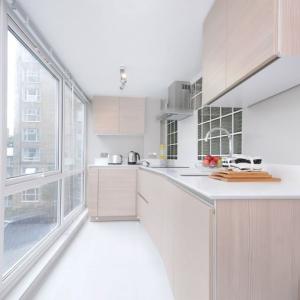 Luxurious three bedroom, three bathrom portered apartment on 2nd floor NW8