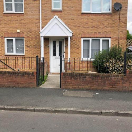 3 Bedroom House in Excellent Condition M8 8YE