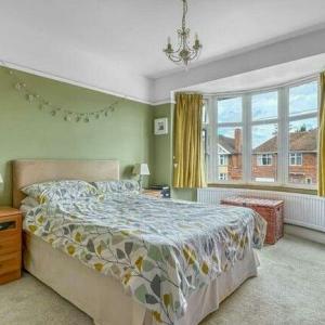 Three bed semi detached property in Stockbridge