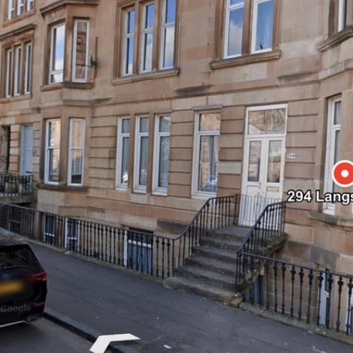 5 bedroom - 2 living room - 2 bathroom flat to let on 2 levels