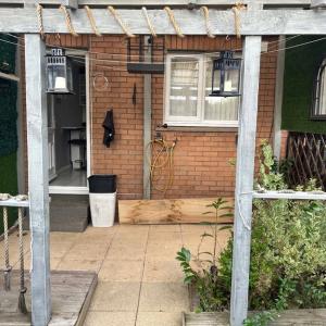 2 bedroom house to let available NOW