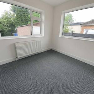 🏡 Spacious 2 Bedroom Bungalow – Becoming Available on Portloe Road, Heald Green SK8 3JT
