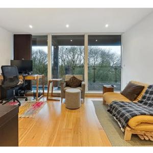 Beautifully appointed top-floor apartment. NO CORPORATE INQUIRY.