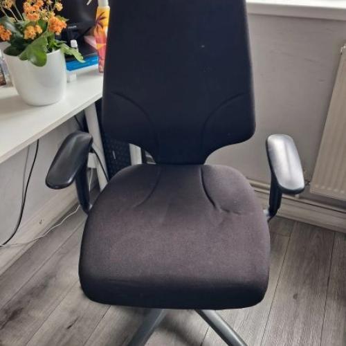 OFFICE CHAIR