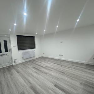 Brand New Large Ground Floor Fully Refurbished Studio Flat in LU3 One of the best out there