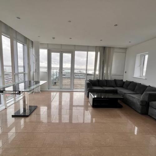 2 bed penthouse- City centre (Oceana Boulevard- Briton Street)