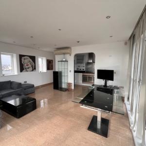 2 bed penthouse- City centre (Oceana Boulevard- Briton Street)