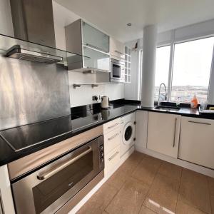 2 bed penthouse- City centre (Oceana Boulevard- Briton Street)