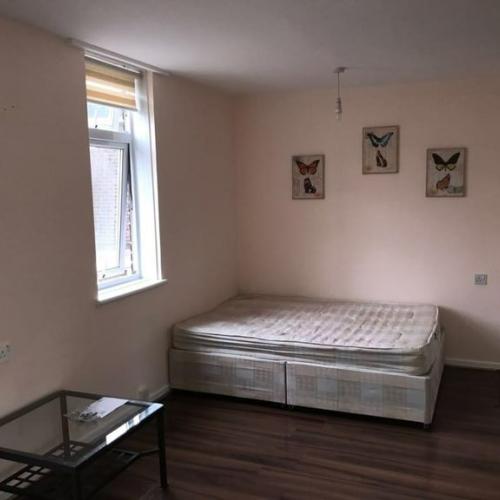 Flat in Northolt UB5 6ES