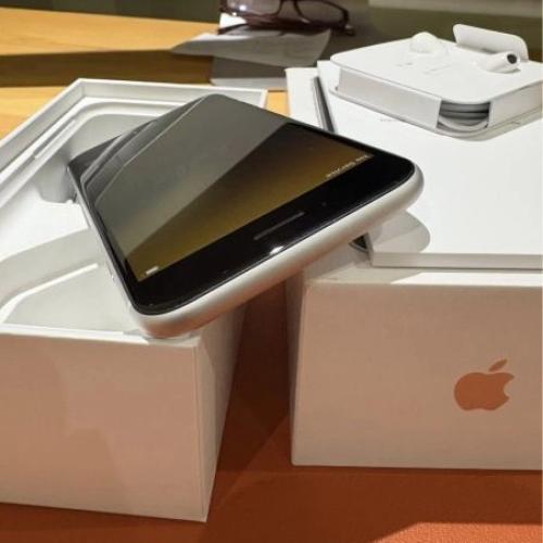 iPhone SE 2020 64gb Mint Boxed