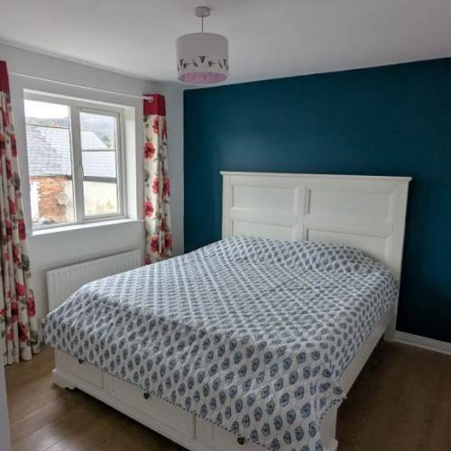 Newly refurbished 3 bedroom house Brighton St,(5 mins to RVH & st Mary's training college))