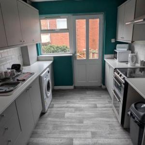 Newly refurbished 3 bedroom house Brighton St,(5 mins to RVH & st Mary's training college))