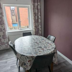 Newly refurbished 3 bedroom house Brighton St,(5 mins to RVH & st Mary's training college))