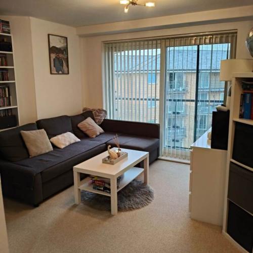 1 Bedroom, modern, open plan apartment (52. 3sq.m) in central Feltham