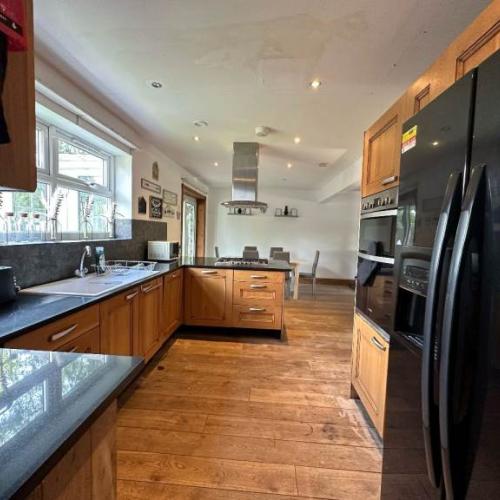 5-bed home near York with garden & private parking