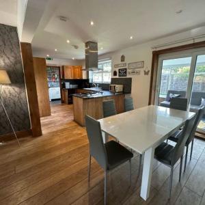 5-bed home near York with garden & private parking