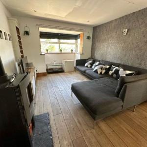 5-bed home near York with garden & private parking