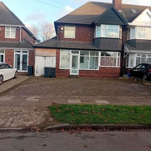 Four bedroom house to let