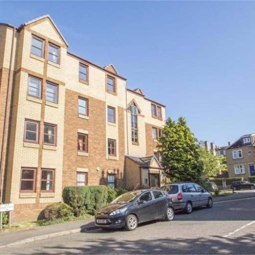 Spacious 3-Bedroom Flat – Prime Morningside Location, Edinburgh, Free Wi-Fi