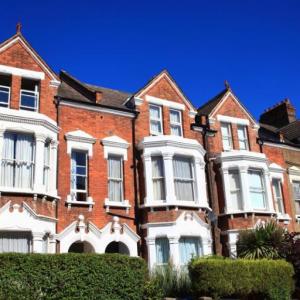 Studio Flat Edgware Available Now