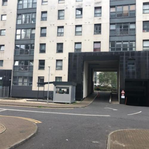 In Wallace st /city centre 2 bedroom & 2 bathrooms flat to let