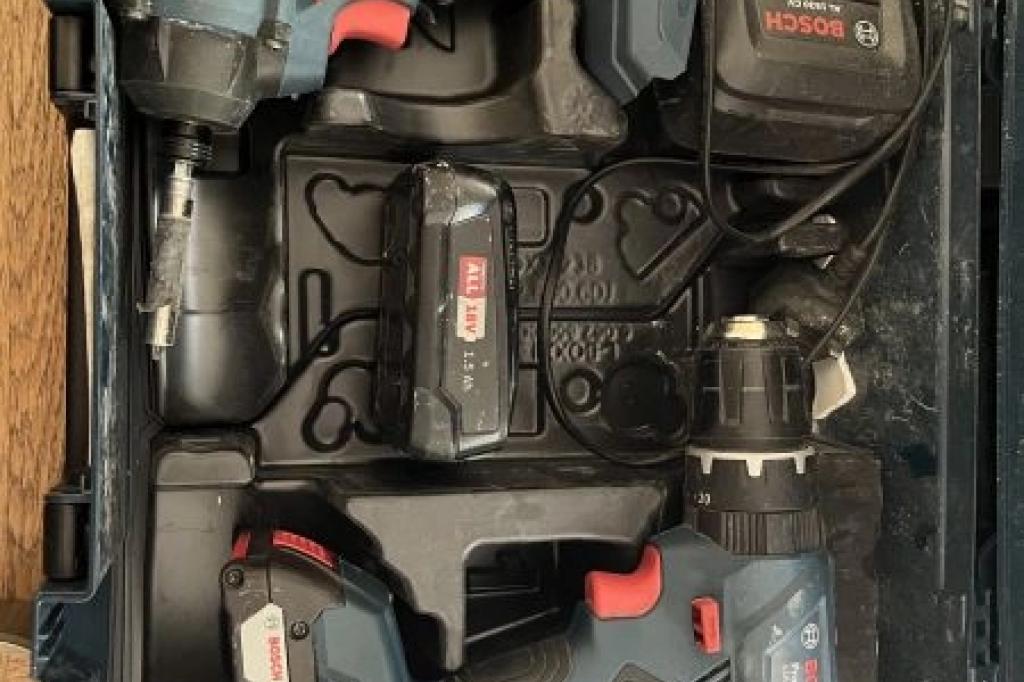 Bosch 18v drill/ driver combo kit