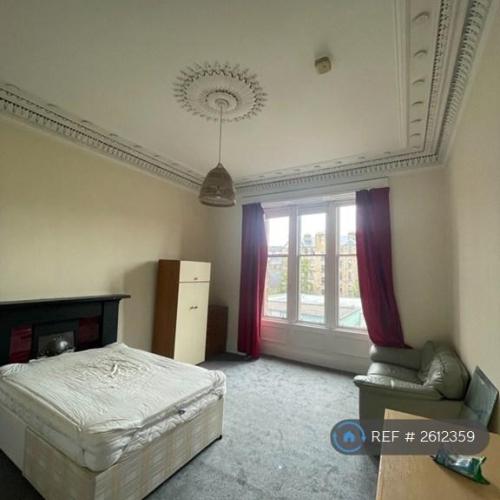 4 bedroom flat in Otago Street, Glasgow, G12 (4 bed) (#2612359)