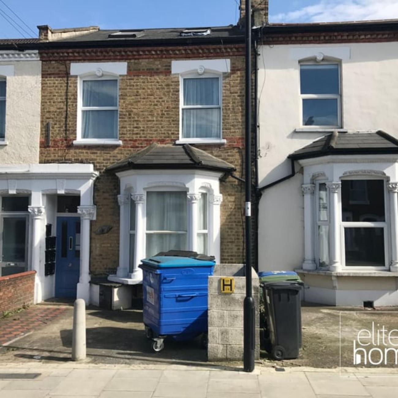 Large ground floor front self-contained Studio Flat in Wood Green, N22.