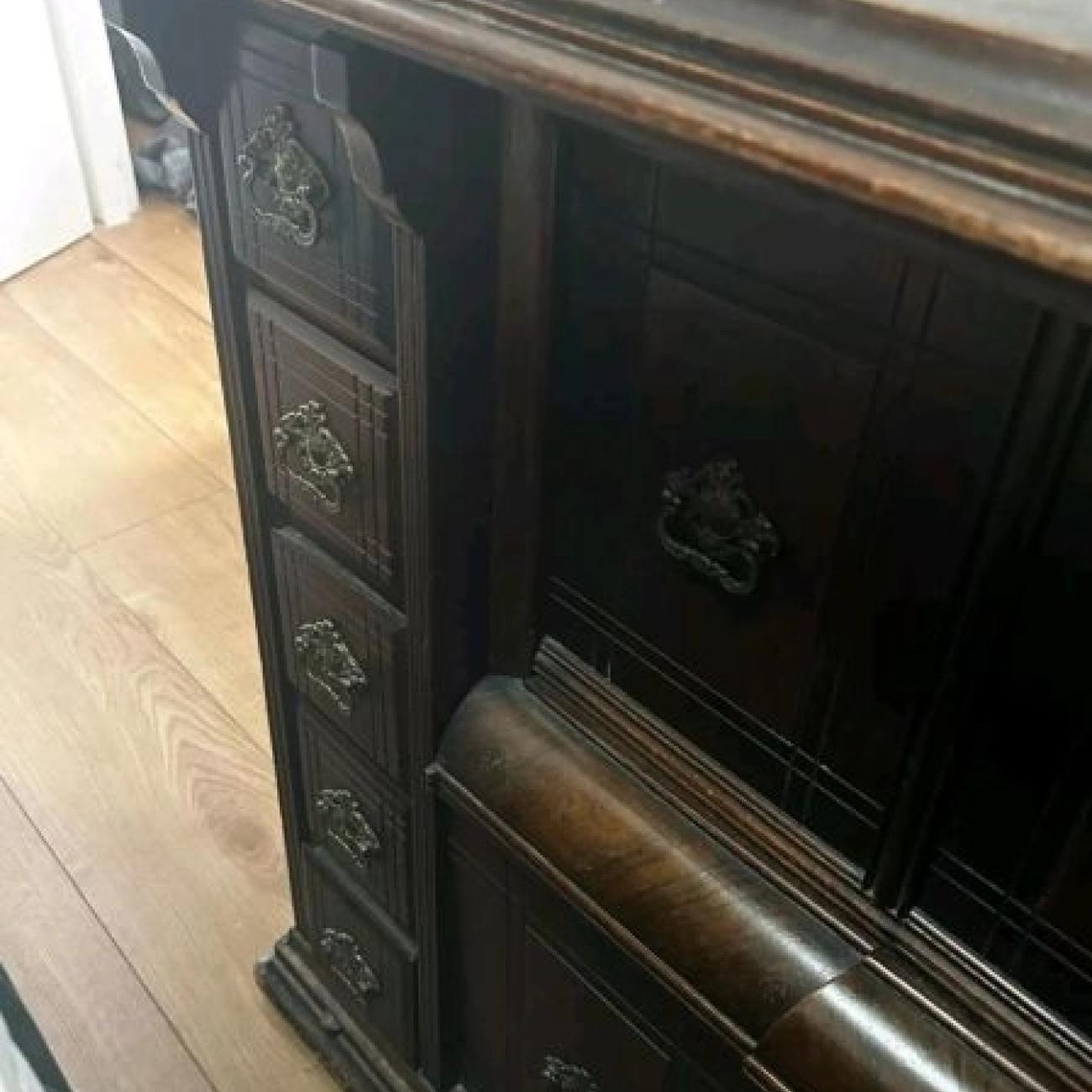 Vintage28K Singer sewing machineR712423 in this stunning oak cabinet. Pickup NW4