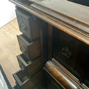 Vintage28K Singer sewing machineR712423 in this stunning oak cabinet. Pickup NW4