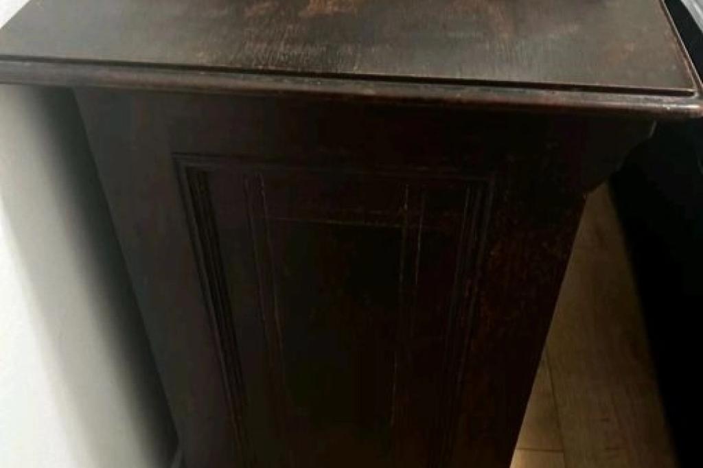 Vintage28K Singer sewing machineR712423 in this stunning oak cabinet. Pickup NW4