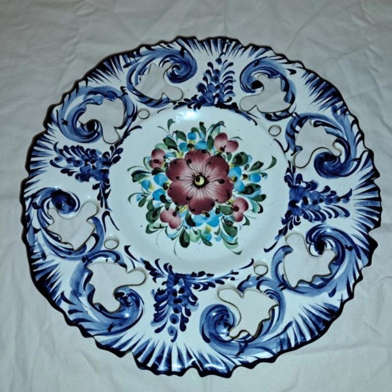 PORCELAIN FRUIT BOWL / DISPLAY PLATE