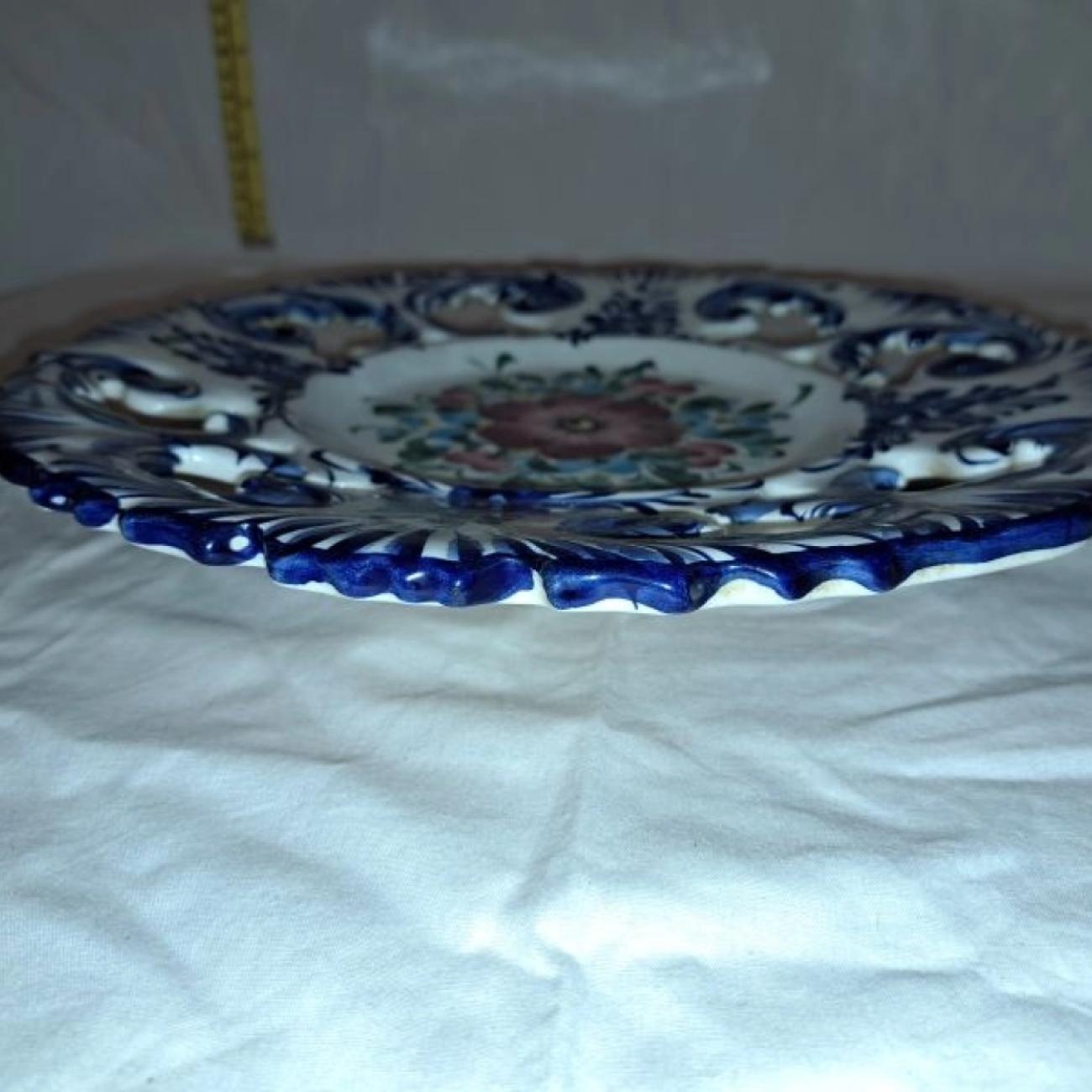 PORCELAIN FRUIT BOWL / DISPLAY PLATE