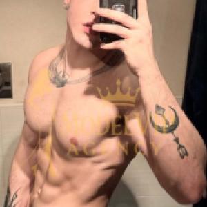 💎 Antoine – Masculine Elegance & Refined Sensuality