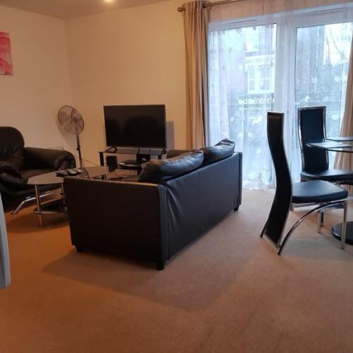 (Only one other tenant+ALL BILLS) ..MODERN DOUBLE Room in Heart of BARKING, IG11 8TH for £900pcm