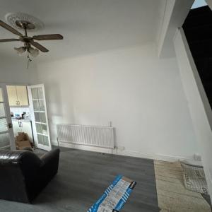 House to let 2 lounges / 3 bedrooms