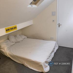 1 bedroom flat in Beaconsfield Street, Nottingham, NG7 (1 bed) (#2288365)
