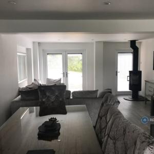 3 bedroom house in Castle Hill, Llanblethian, Cowbridge, CF71 (3 bed) (#2339692)