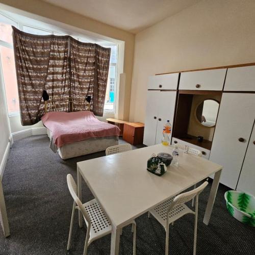 A one bedroom spacious one bed House in Moorland Gardens Luton