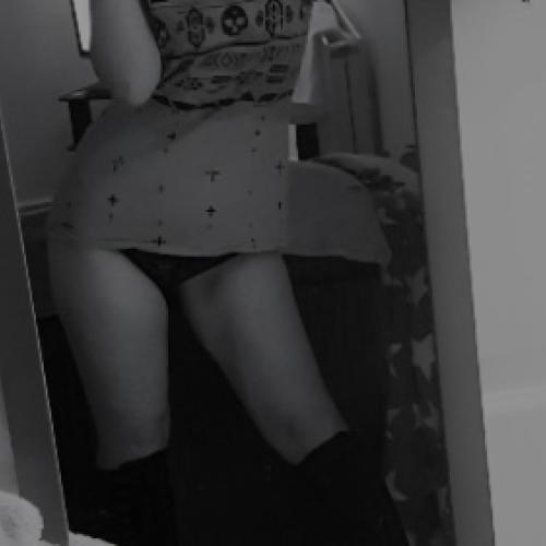 Submissive and available 
