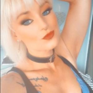 Submissive and available 