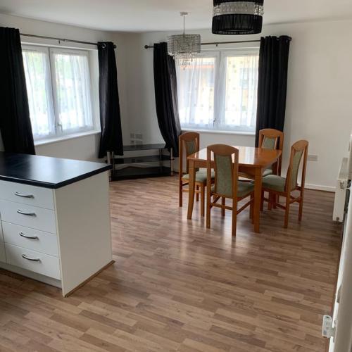 2 Bedrooms Flat