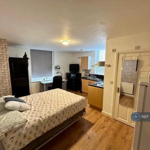 1 bedroom in Yews Mount, Huddersfield, HD1 (#2474503)