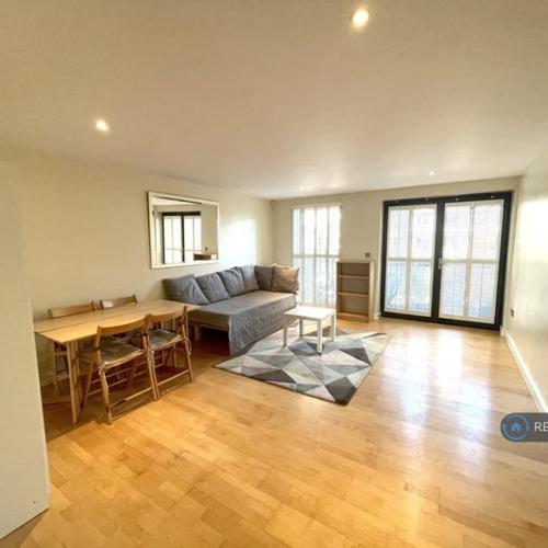2 bedroom flat in William Road, London, NW1 (2 bed) (#2498604)