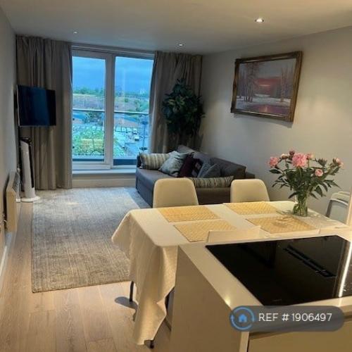 2 bedroom flat in Nacovia House, London, SW6 (2 bed) (#1906497)