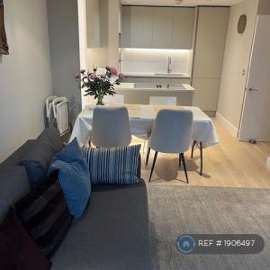 2 bedroom flat in Nacovia House, London, SW6 (2 bed) (#1906497)