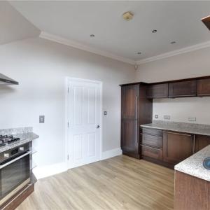 2 bedroom flat in Lee High Road, London, SE12 (2 bed) (#2498914)